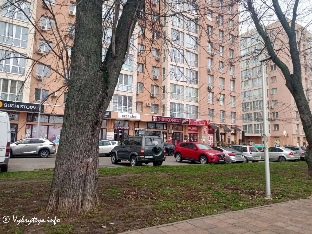 Проспект Героїв Небесної Сотні, 26/20